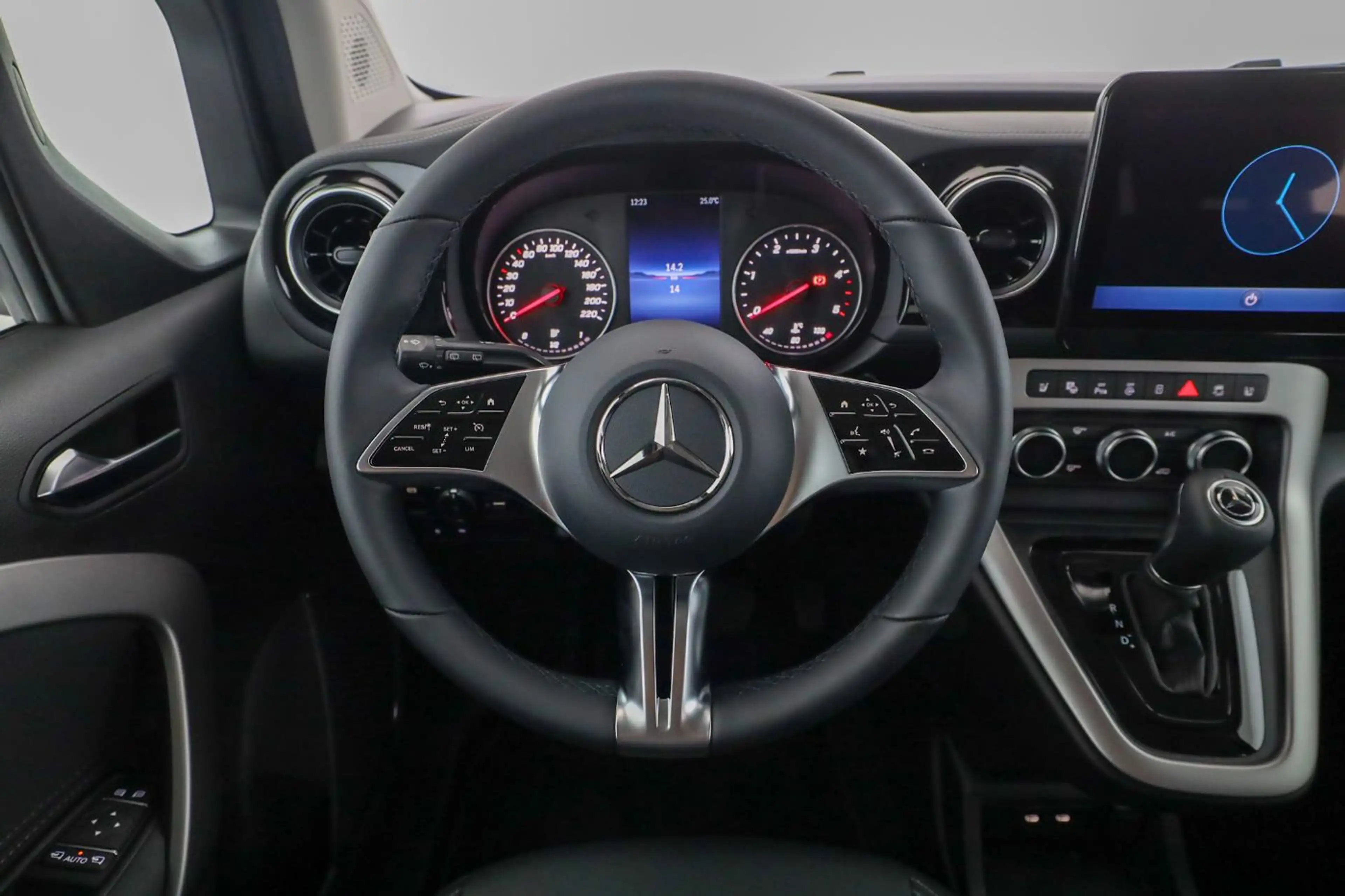 Mercedes-Benz T-Class T 180 d PROGRESSIVE Standard Aut. Navi PTS Cam — photo 11