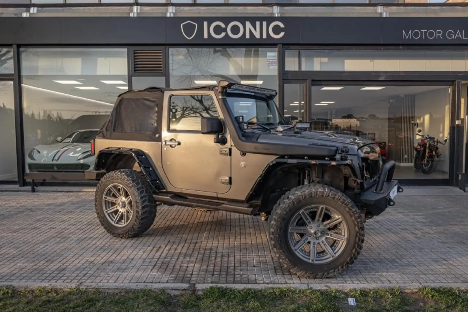 Jeep Wrangler 2.8CRD Rubicon AT Gris - 1