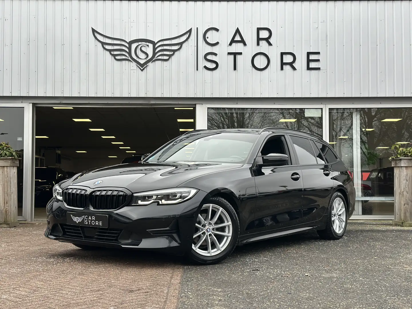 BMW 318 3-serie Touring 318i High Executive Edition |CARPL Noir - 1