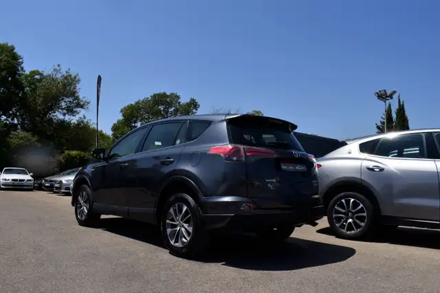 Toyota Rav4 view 6