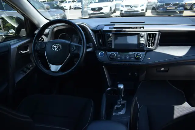 Toyota Rav4 view 2