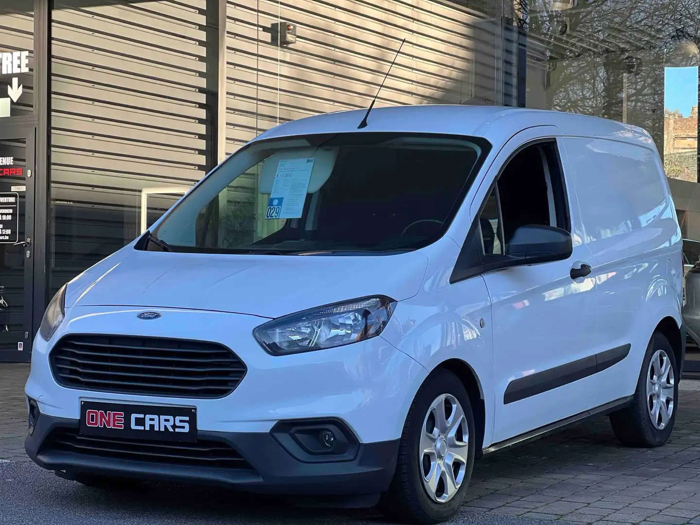 Ford Tourneo Courier 1.5TDCi (EURO6)"UTILITAIRE" AIRCO-BLUETOOTH-GAR1AN Biały - 1