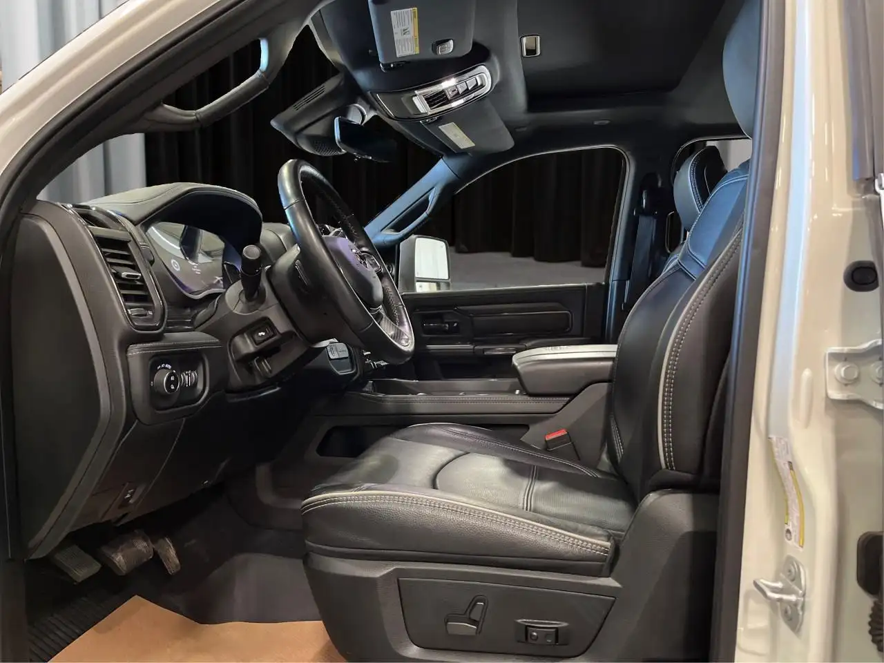RAM 3500 снимка RAM 3500