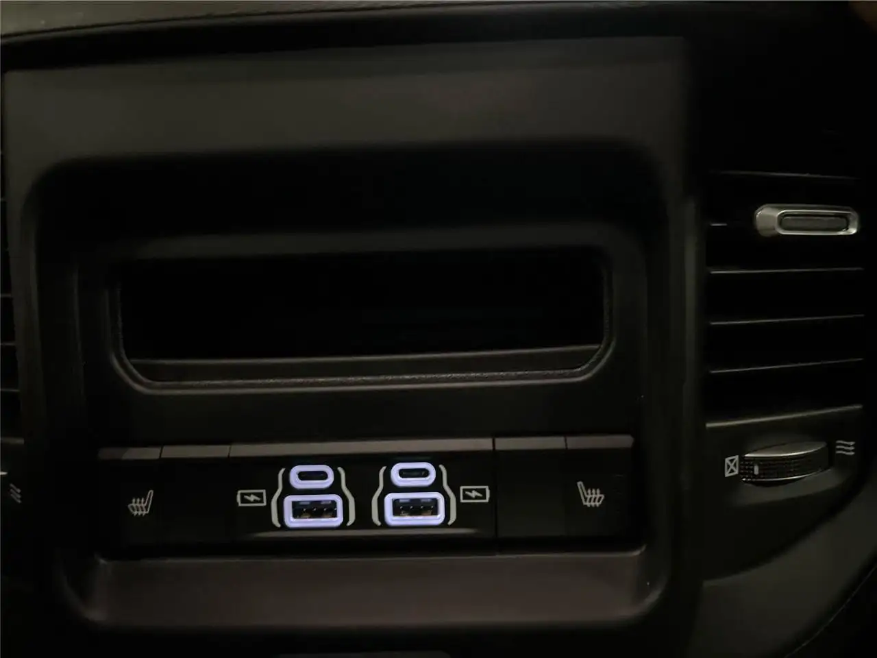 RAM 3500 снимка RAM 3500