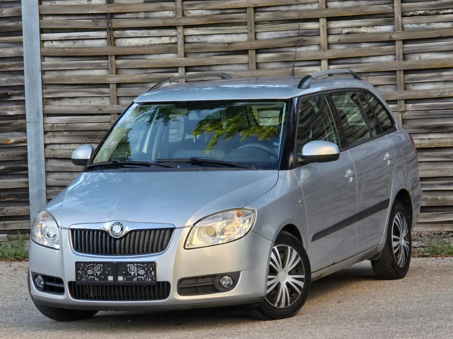 Skoda Fabia Ambiente EXPORT* KEIN PICKERL* Wenig KM* Klima* Grau - 1