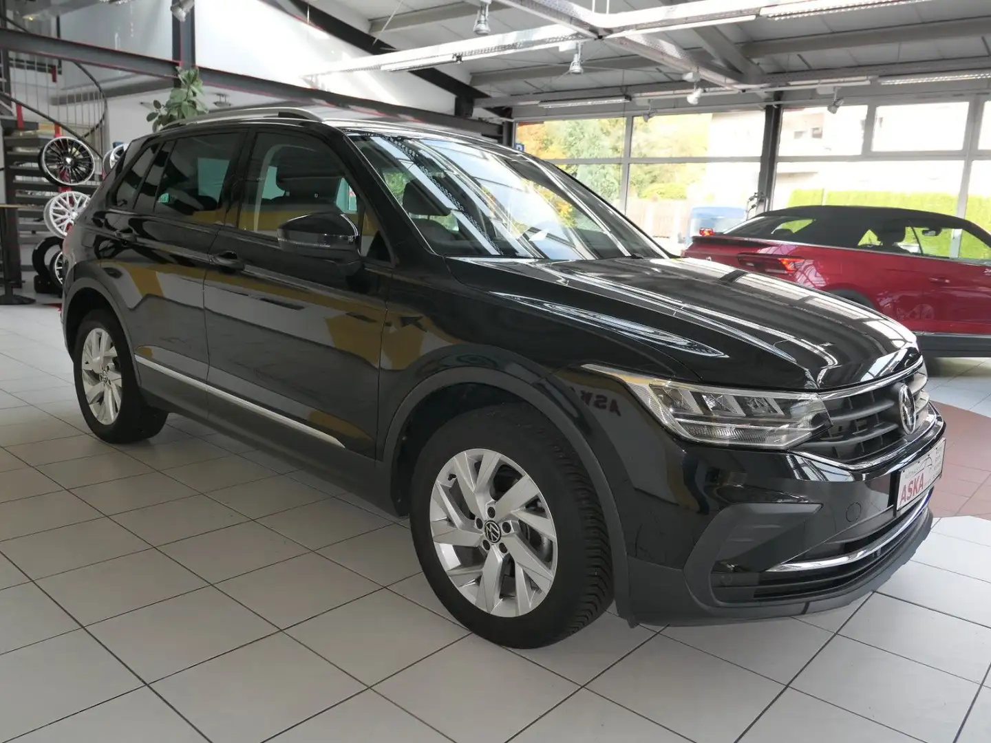 Volkswagen Tiguan 2,0 TDI DSG 4Motion "Life" Schwarz - 2