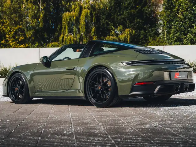 Porsche 911 view 10