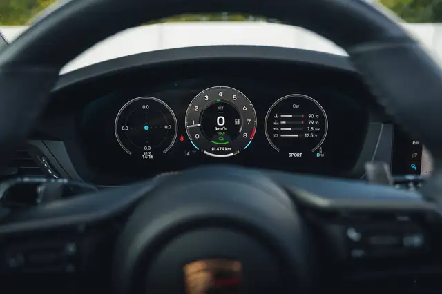 Porsche 911 view 15