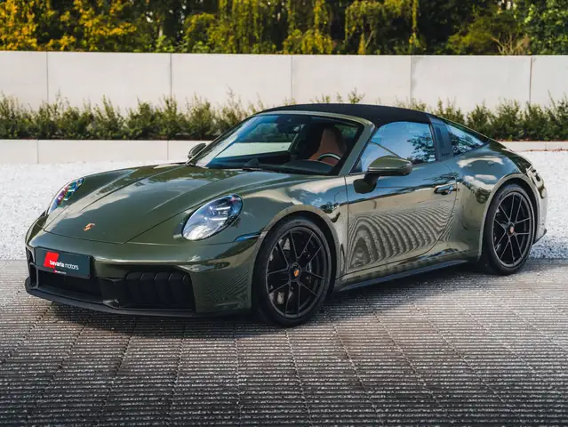 Porsche 911 view 4