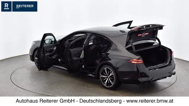 BMW 5 Series view 10