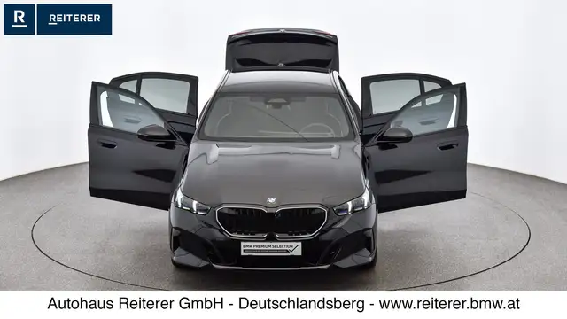 BMW 5 Series view 8