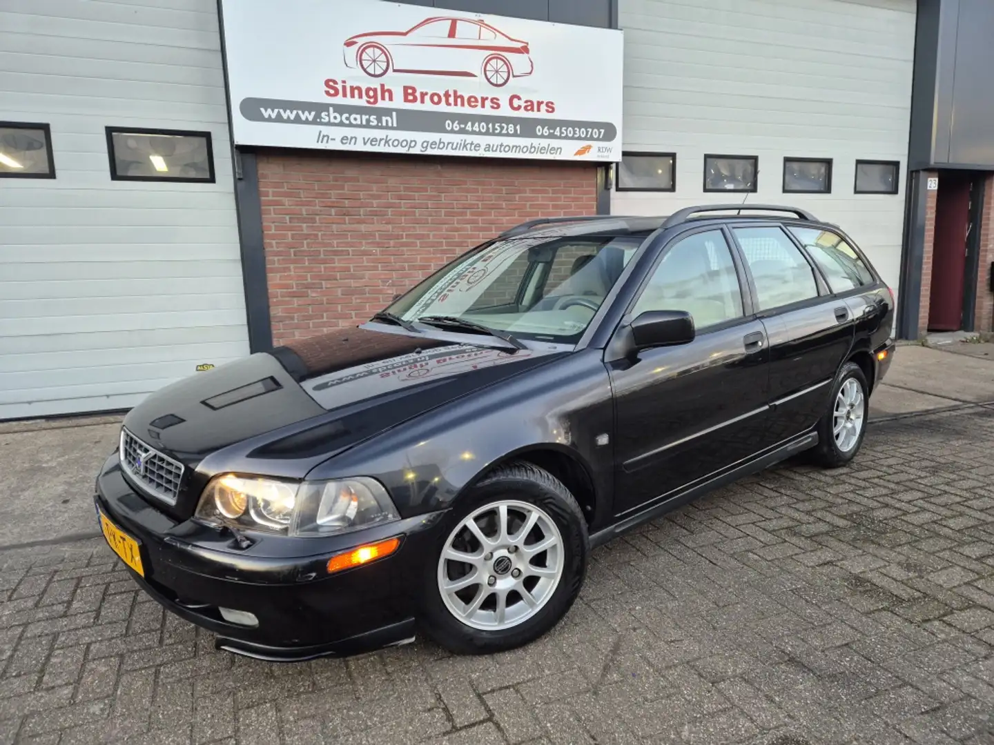 Volvo V40 1.8 Europa/AIRCO/CRUIS/NAP/Y-TIMER/INRUIL MOG!! Negro - 2