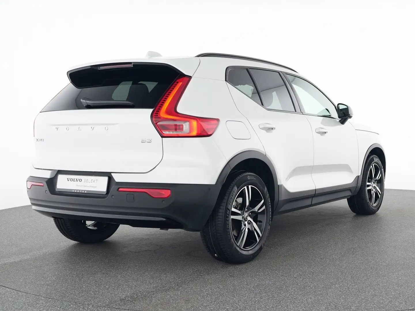 Volvo XC40 B3 Benzin Plus Dark 18"+PIXEL-LED+ACC+360° Weiß - 2
