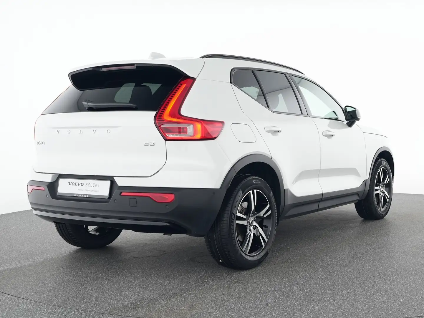 Volvo XC40 B3 Benzin Plus Dark 18"+PIXEL-LED+ACC+360° Bílá - 2