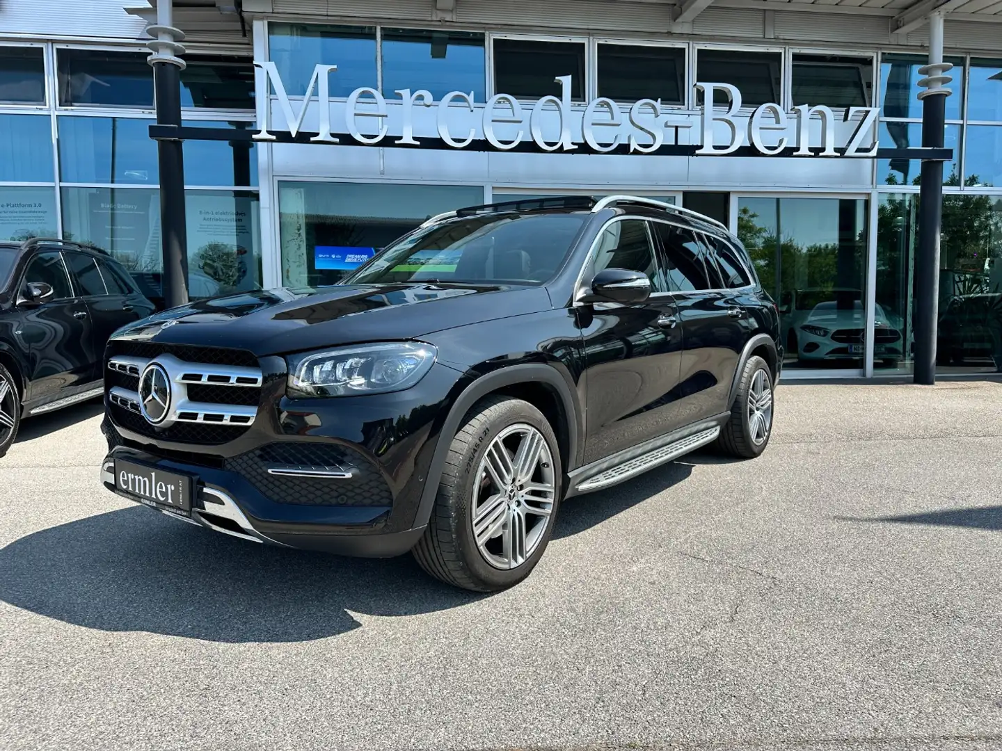 Mercedes-Benz GLS 580 4MATIC Distr KeyGo Shz PTS Ambi FAP Mbeam Schwarz - 2