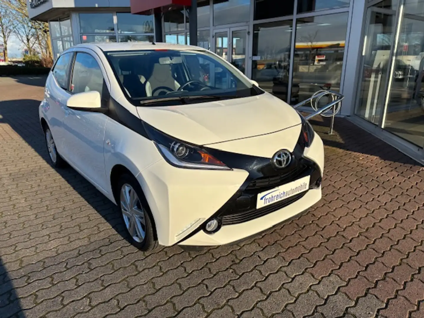 Toyota Aygo X x-shift x-play touch - 2