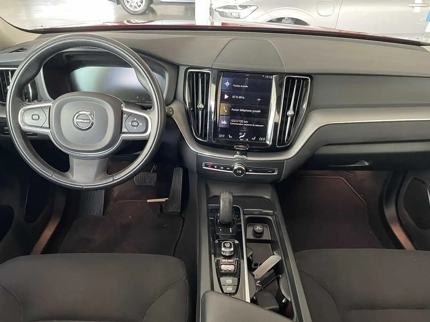 Volvo XC60 II Momentum Pro, B4 mild hybrid Rojo - 2