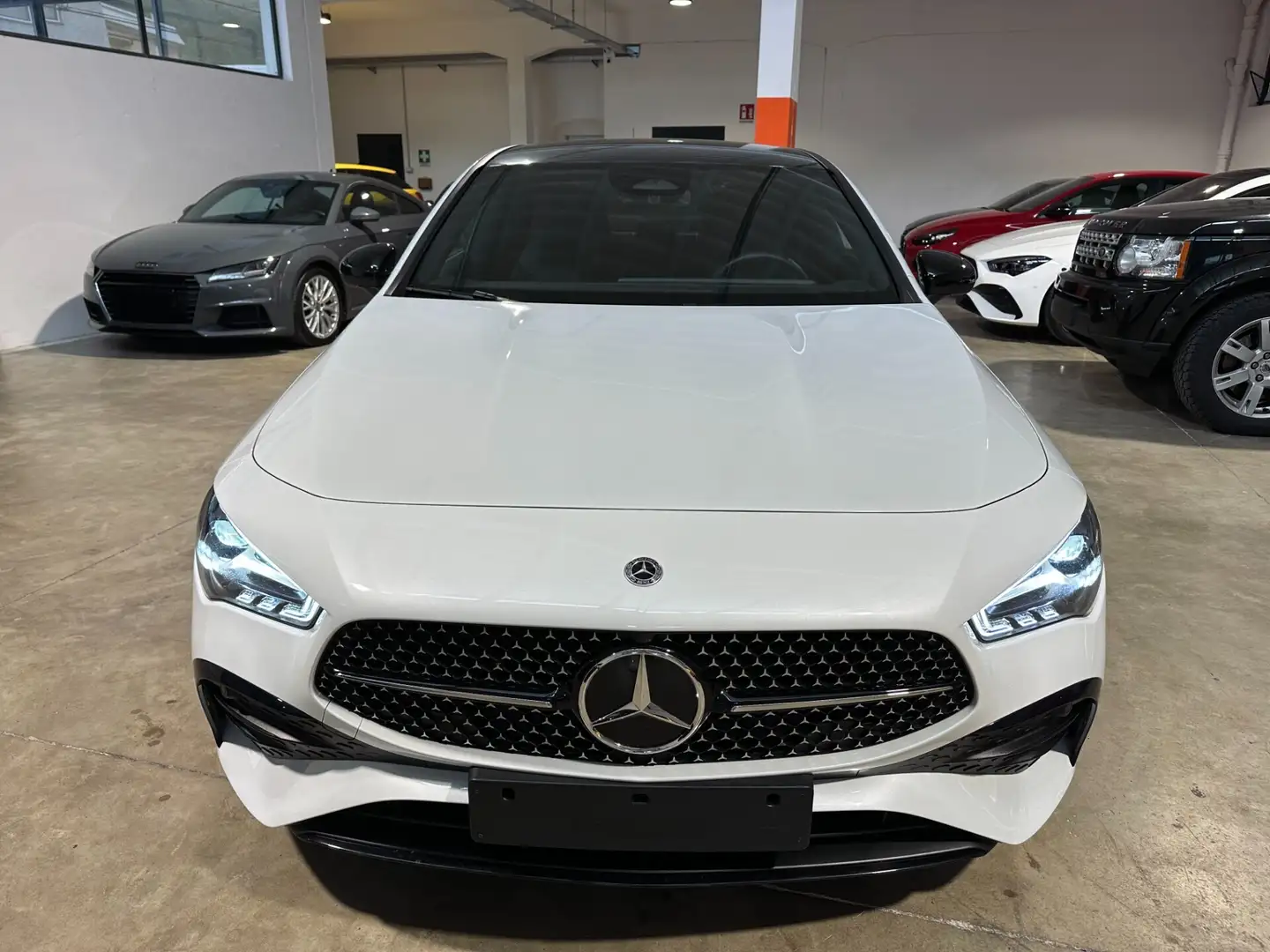 Mercedes-Benz CLA 200 Automatic Premium AMG - Pack Night - MULTIBEAM Wit - 2