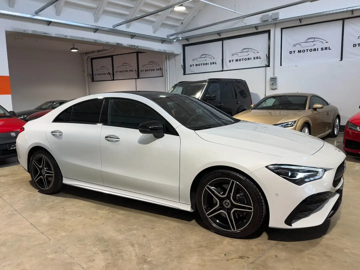 Mercedes-Benz CLA 200 Automatic Premium AMG - Pack Night - MULTIBEAM Wit - 1