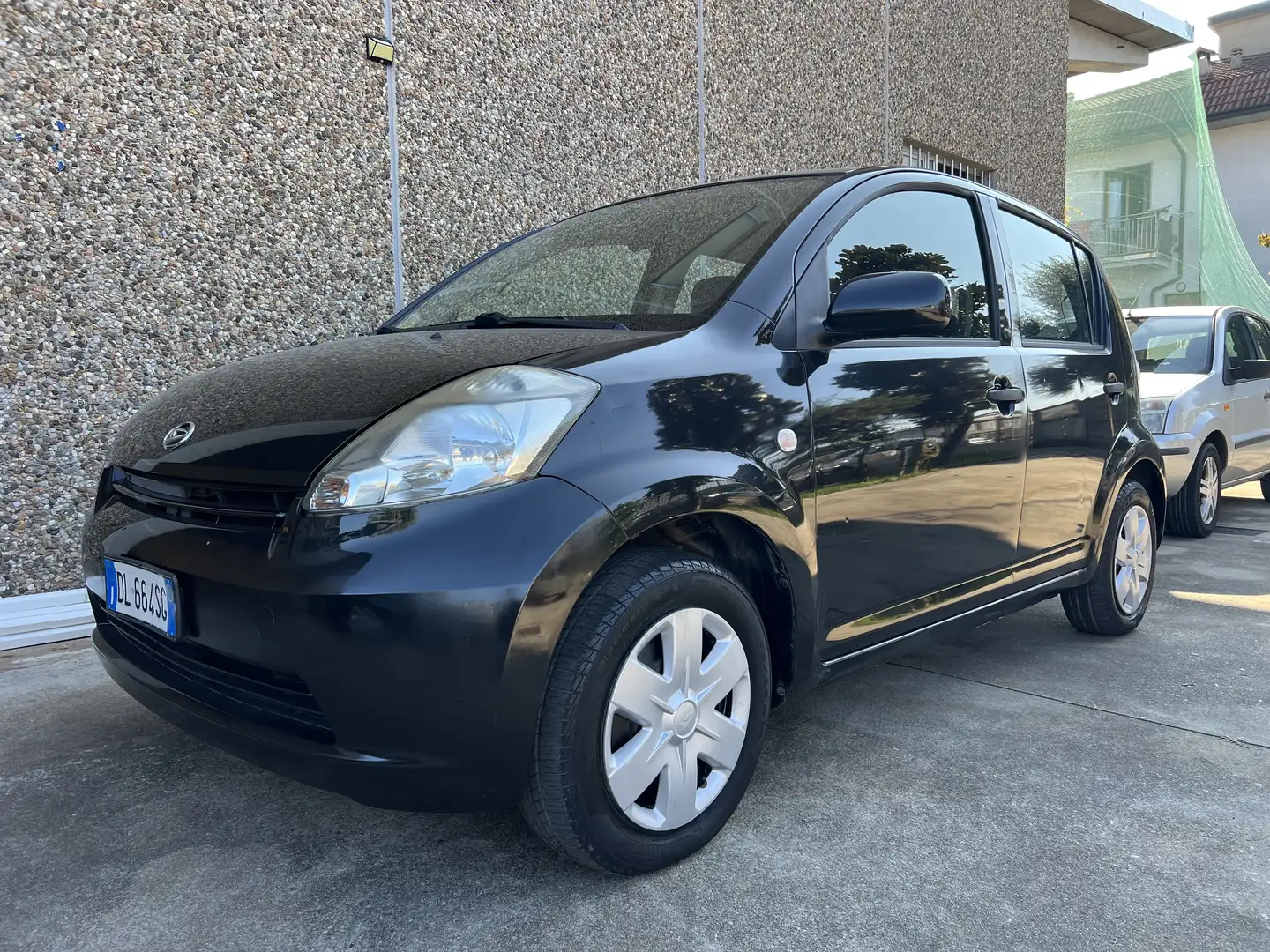 Daihatsu Sirion 1.0 Mio Euro 4 ok neopatentati Schwarz - 1