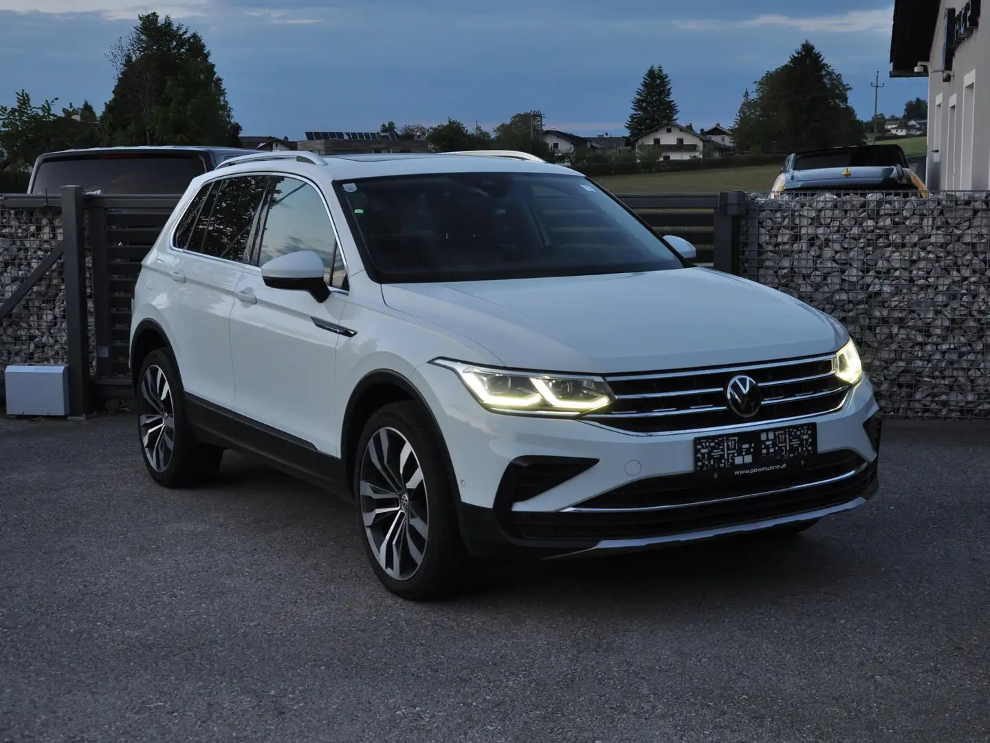 Volkswagen Tiguan Tiguan 2,0 TDI 4Motion DSG Elegance Pano, Head up Weiß - 1