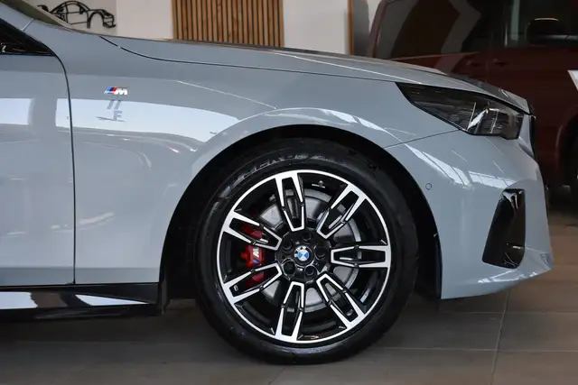 BMW 520 520 d ///M Sport Pro //AHK //ICONIC Ansicht 9