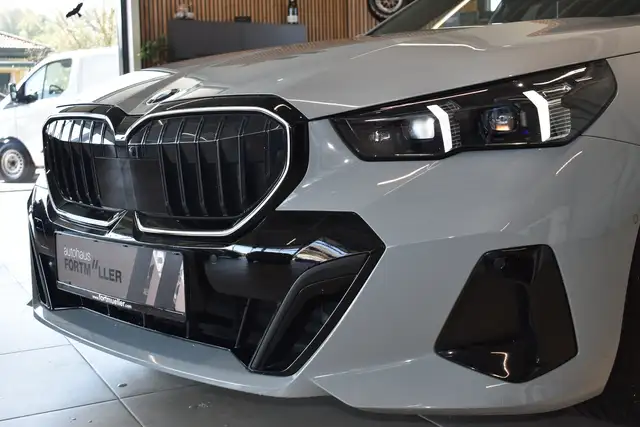 BMW 520 520 d ///M Sport Pro //AHK //ICONIC Ansicht 6