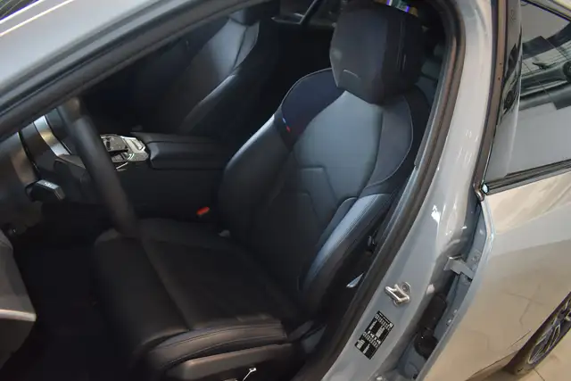 BMW 520 520 d ///M Sport Pro //AHK //ICONIC Ansicht 22