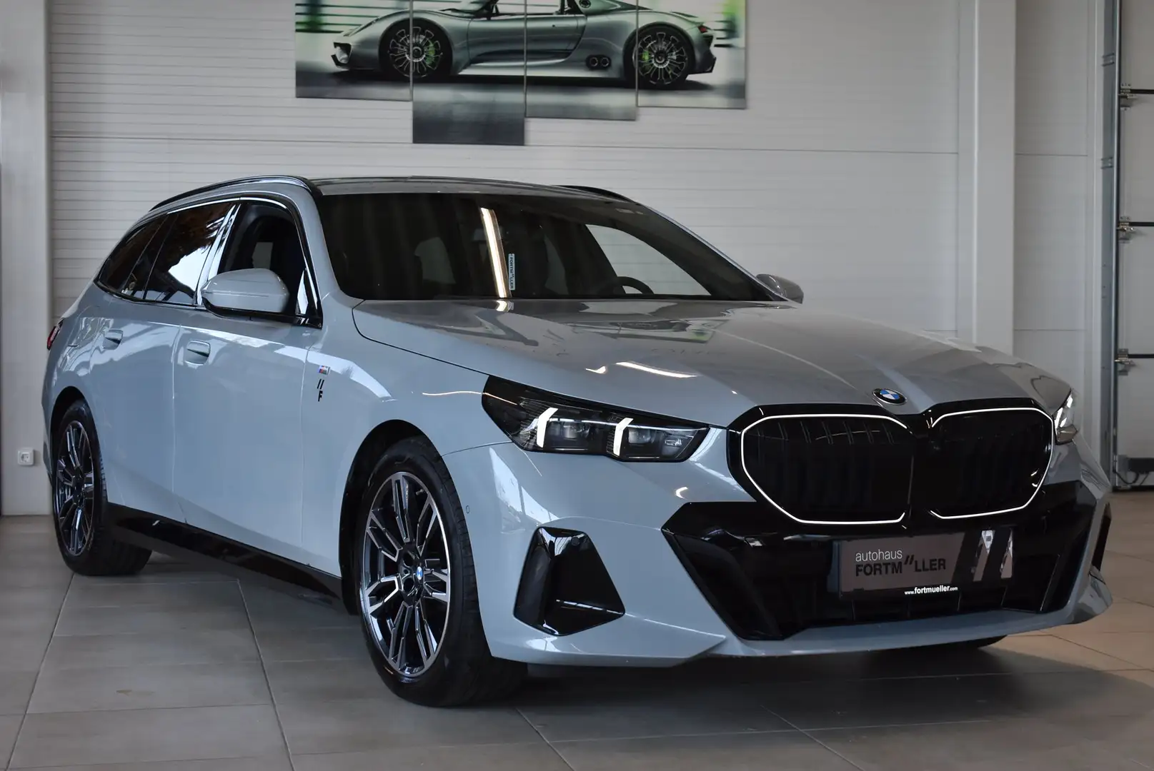 BMW 520 520 d ///M Sport Pro //AHK //ICONIC Grau - 1