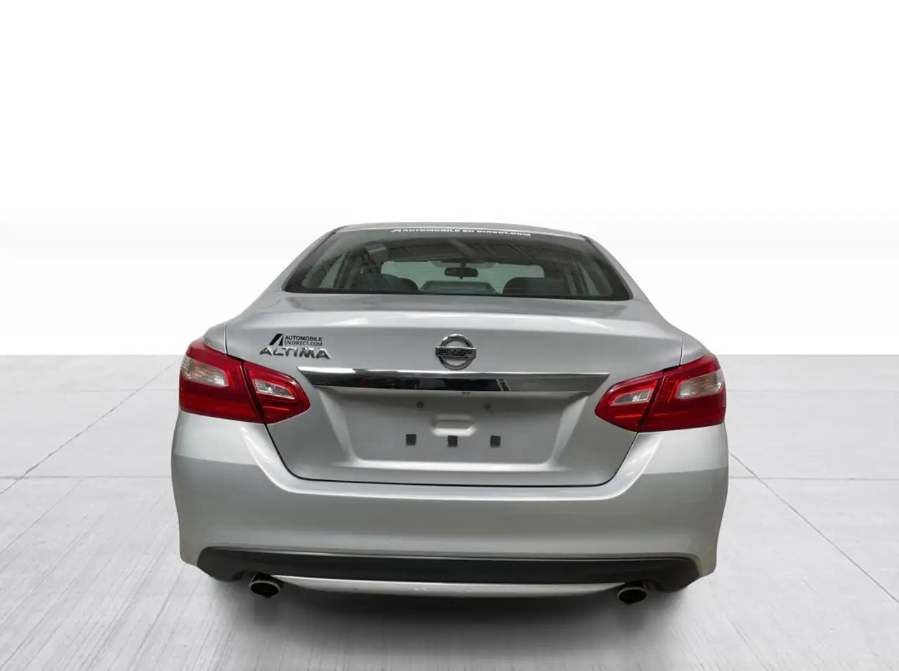 Nissan Altima снимка Nissan Altima