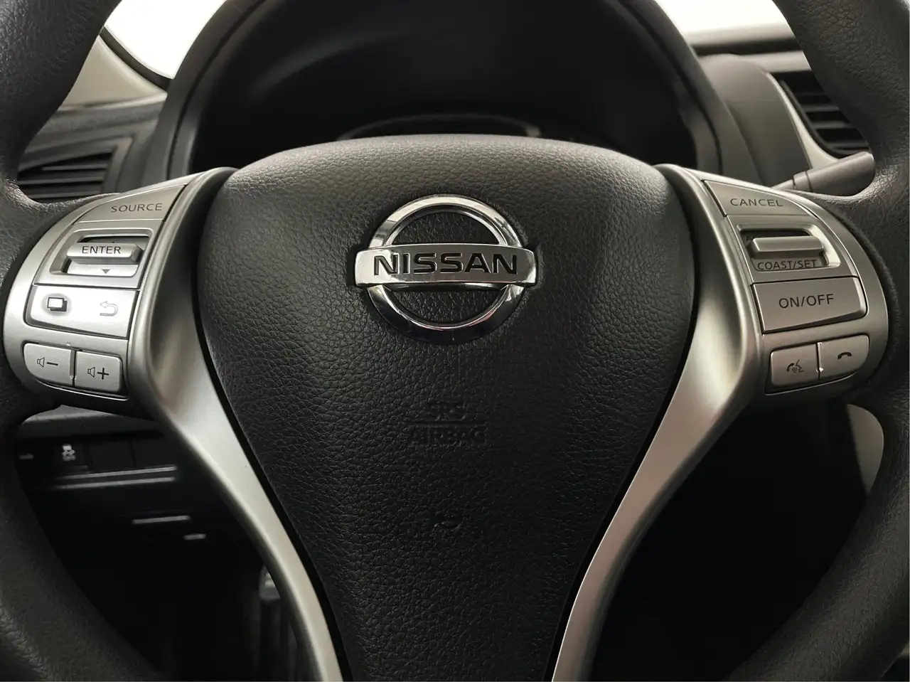 Nissan Altima снимка Nissan Altima