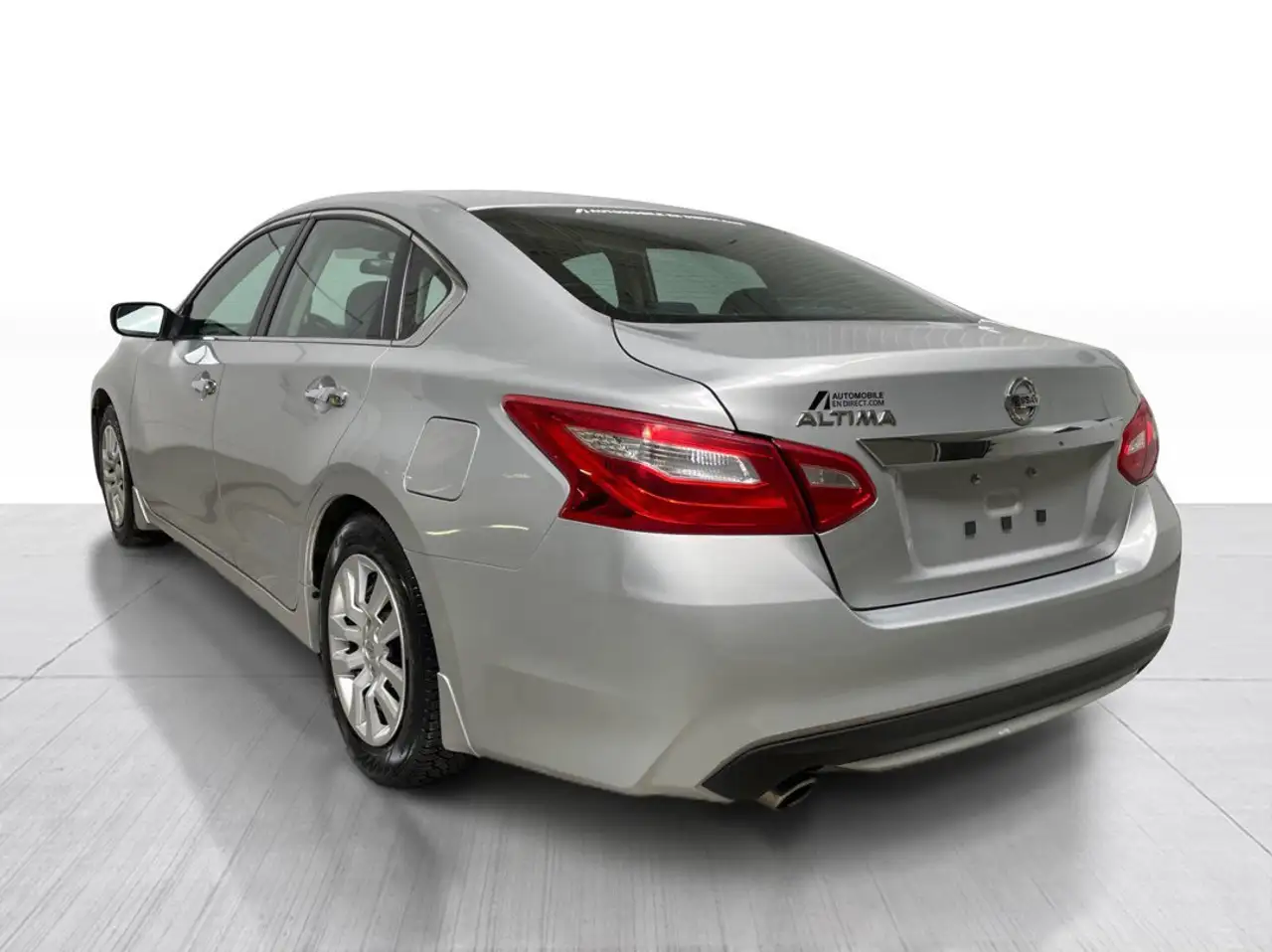 Nissan Altima снимка Nissan Altima