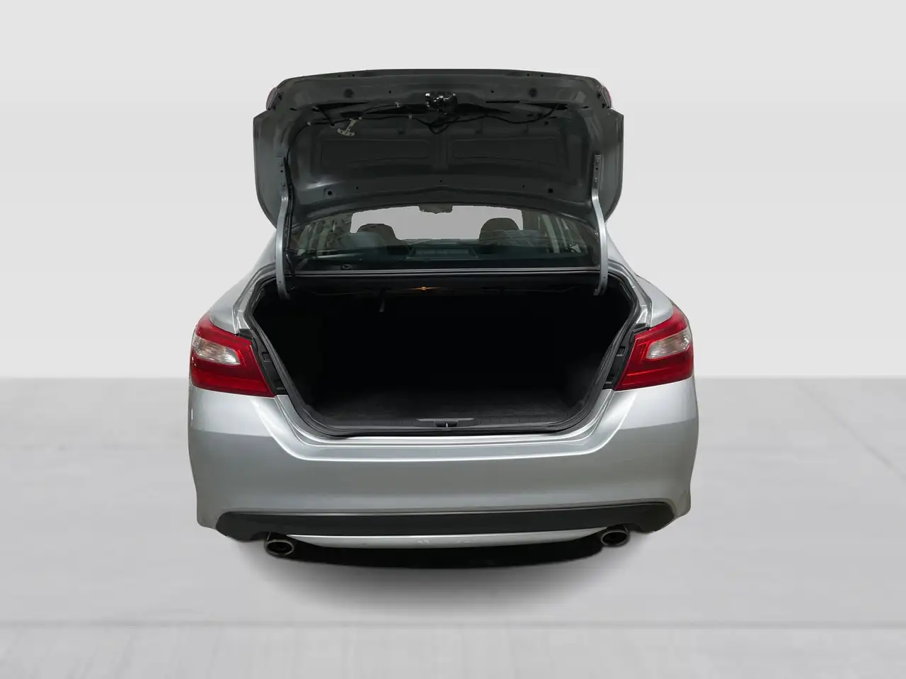 Nissan Altima снимка Nissan Altima