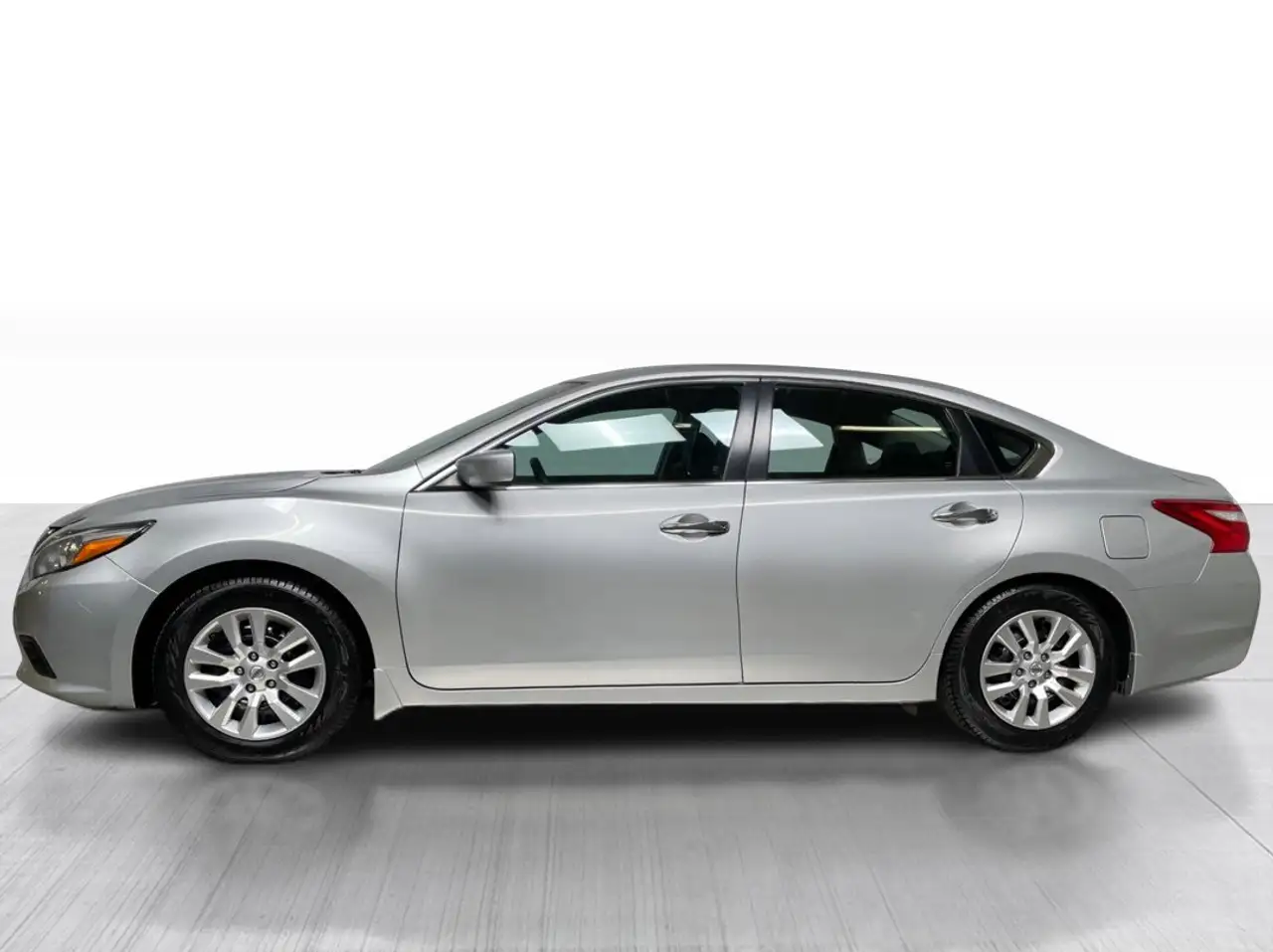 Nissan Altima снимка Nissan Altima