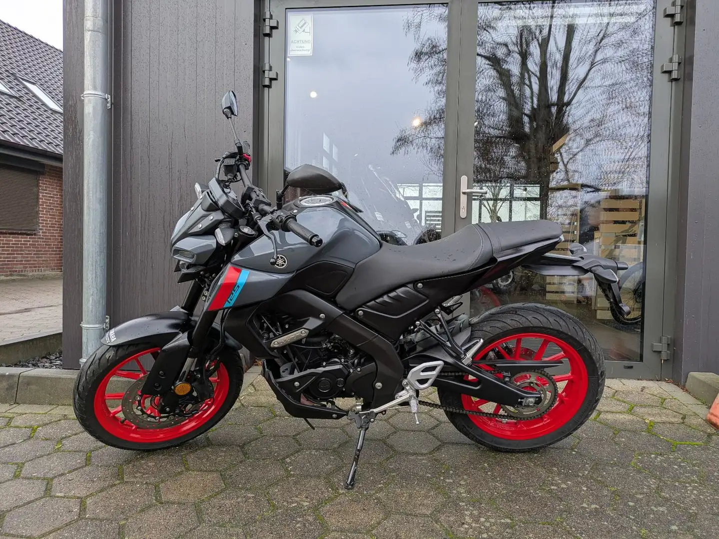 Yamaha MT-125 Gris - 2