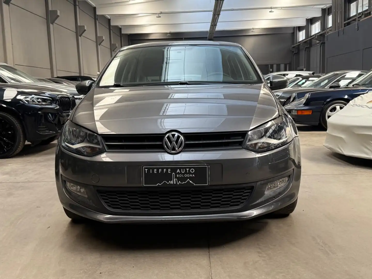 Volkswagen Polo 1.2/70CV 12V 5p. Comfortline Gris - 2