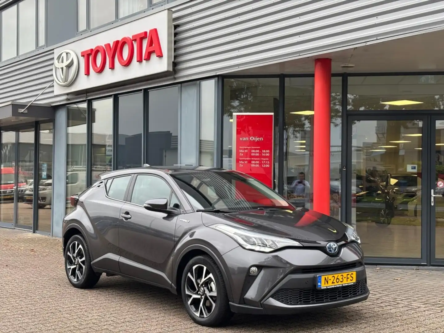 Toyota C-HR 1.8 Hybrid TeamNL | Automaat | NAV | PKH V+A+CAMER Gris - 1