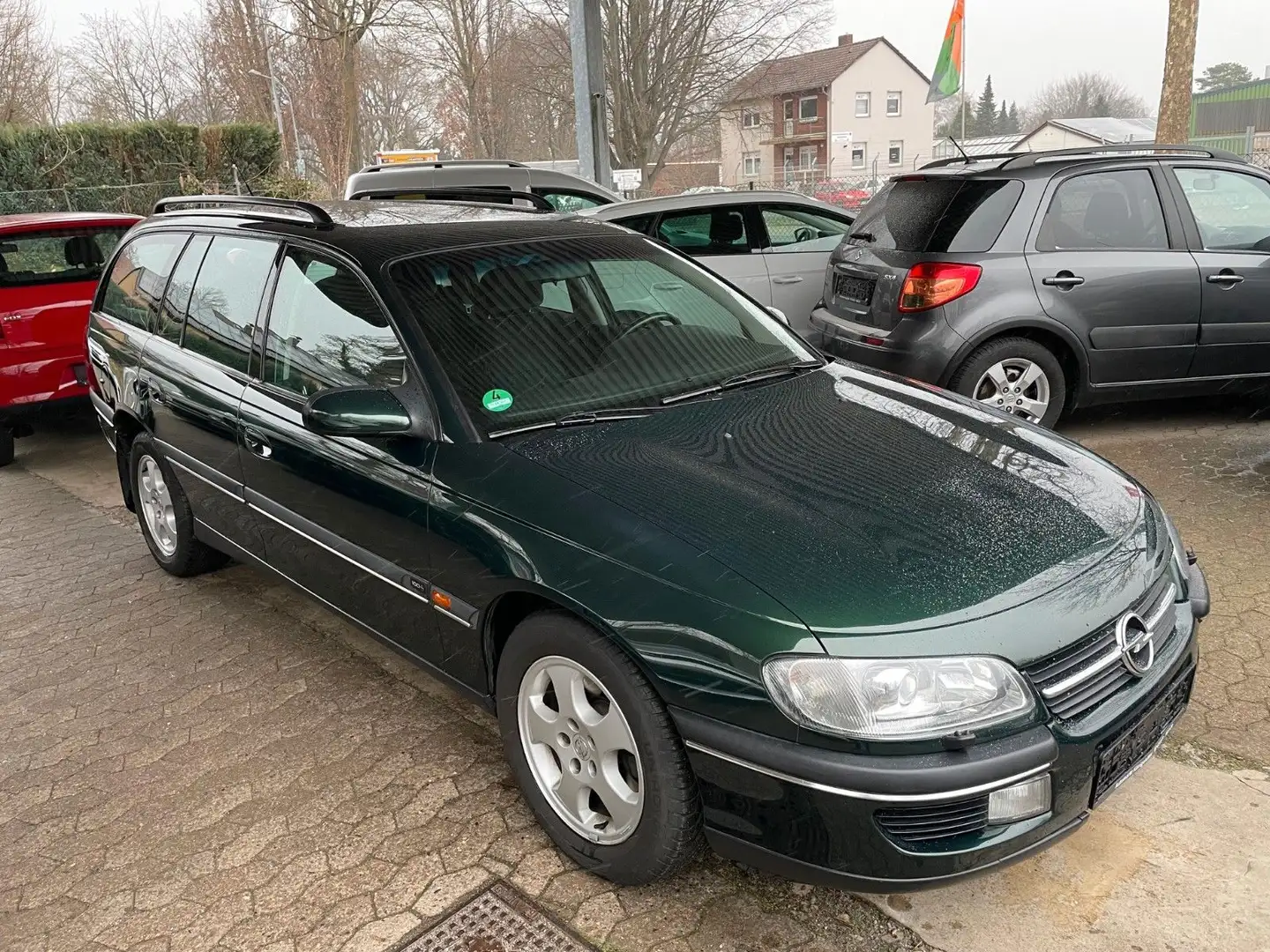Opel Omega B Caravan 2.5 V6 Automatik **KLIMAAUT.** Vert - 1