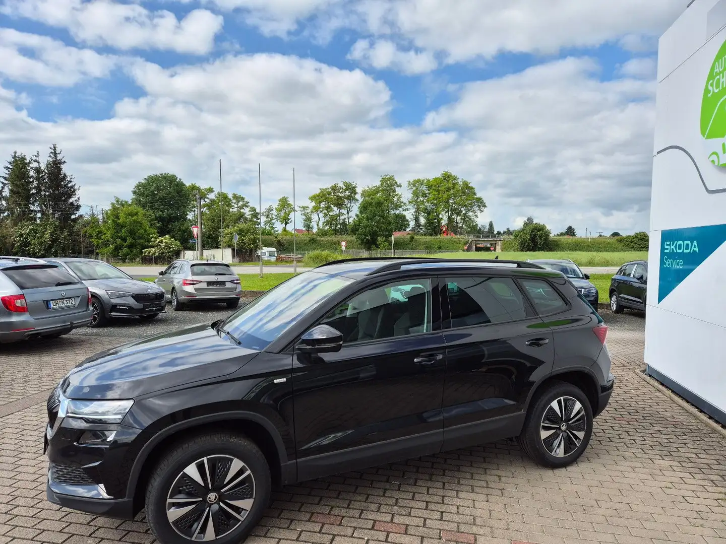 Skoda Karoq Tour Schwarz - 2