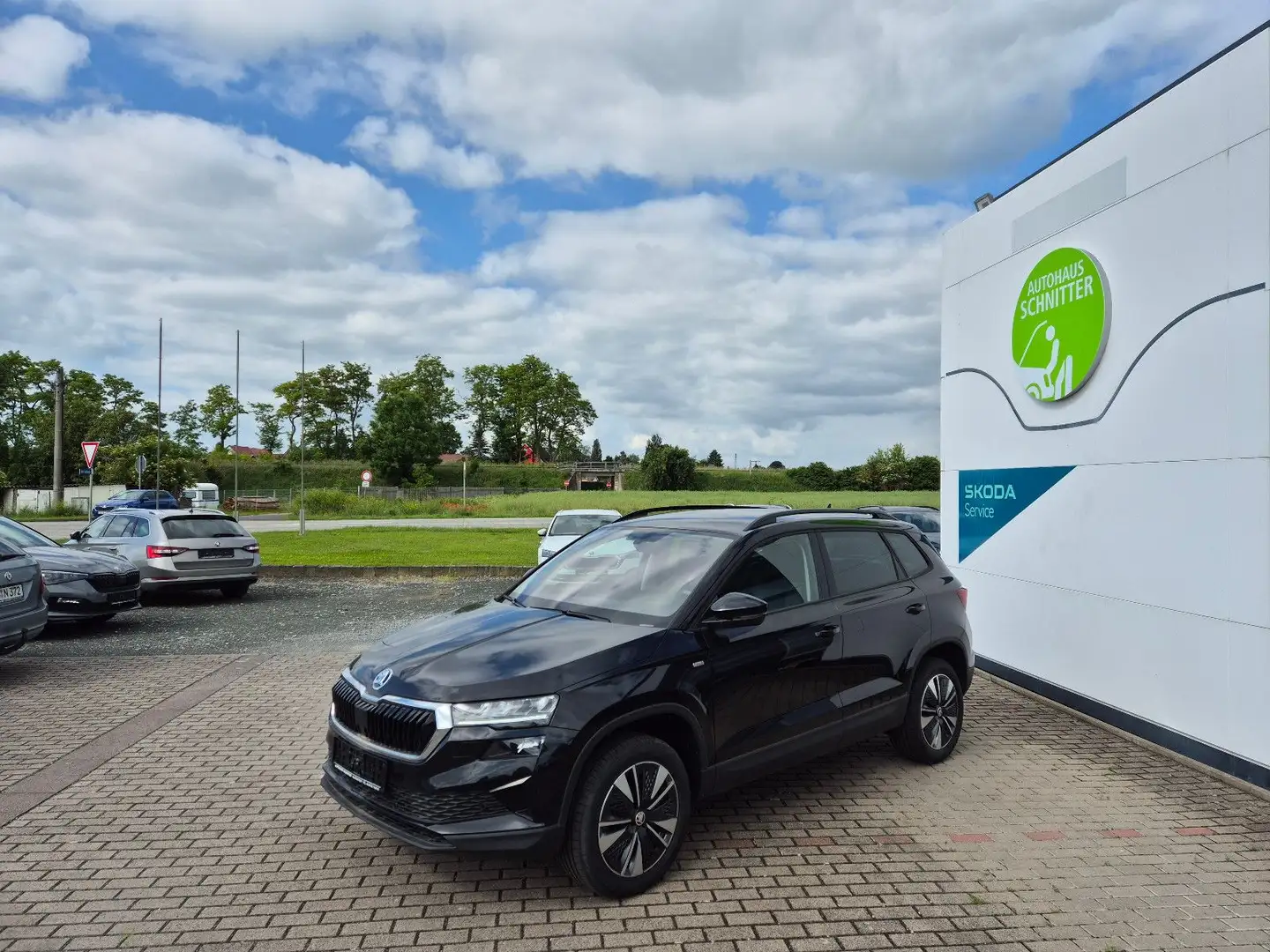 Skoda Karoq Tour Schwarz - 1