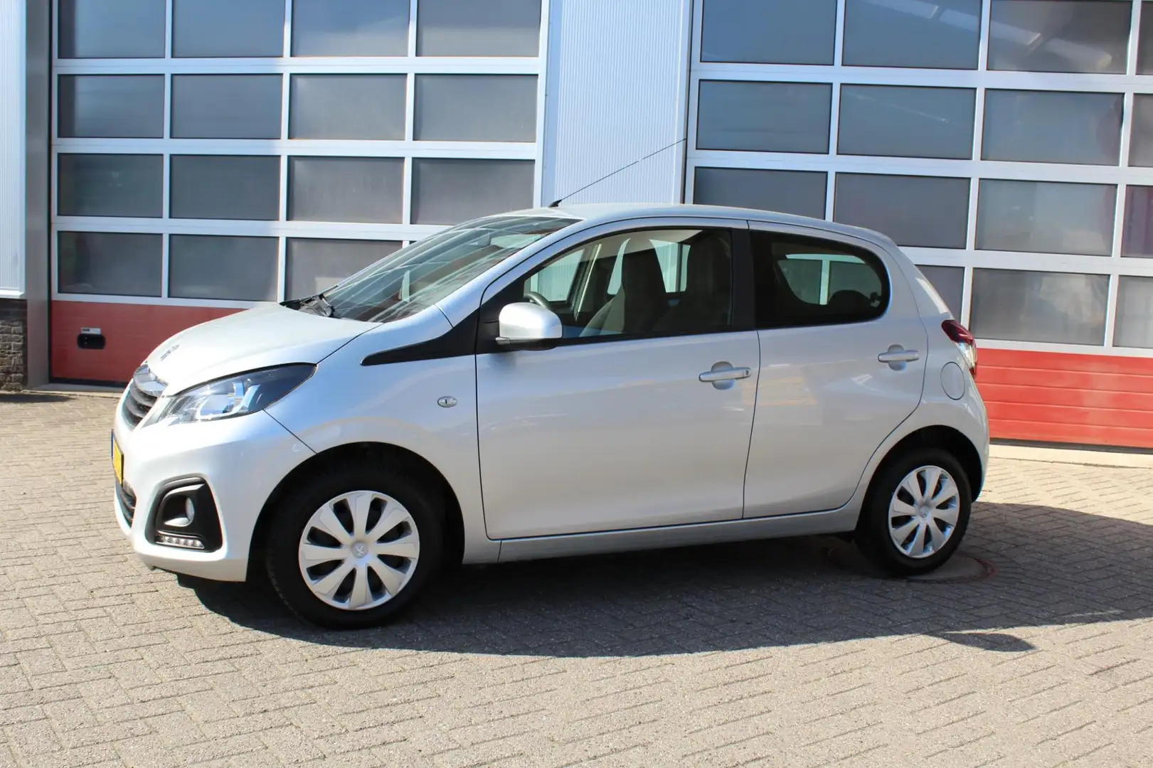 Peugeot 108 1.0 e-VTi Active Gris - 2
