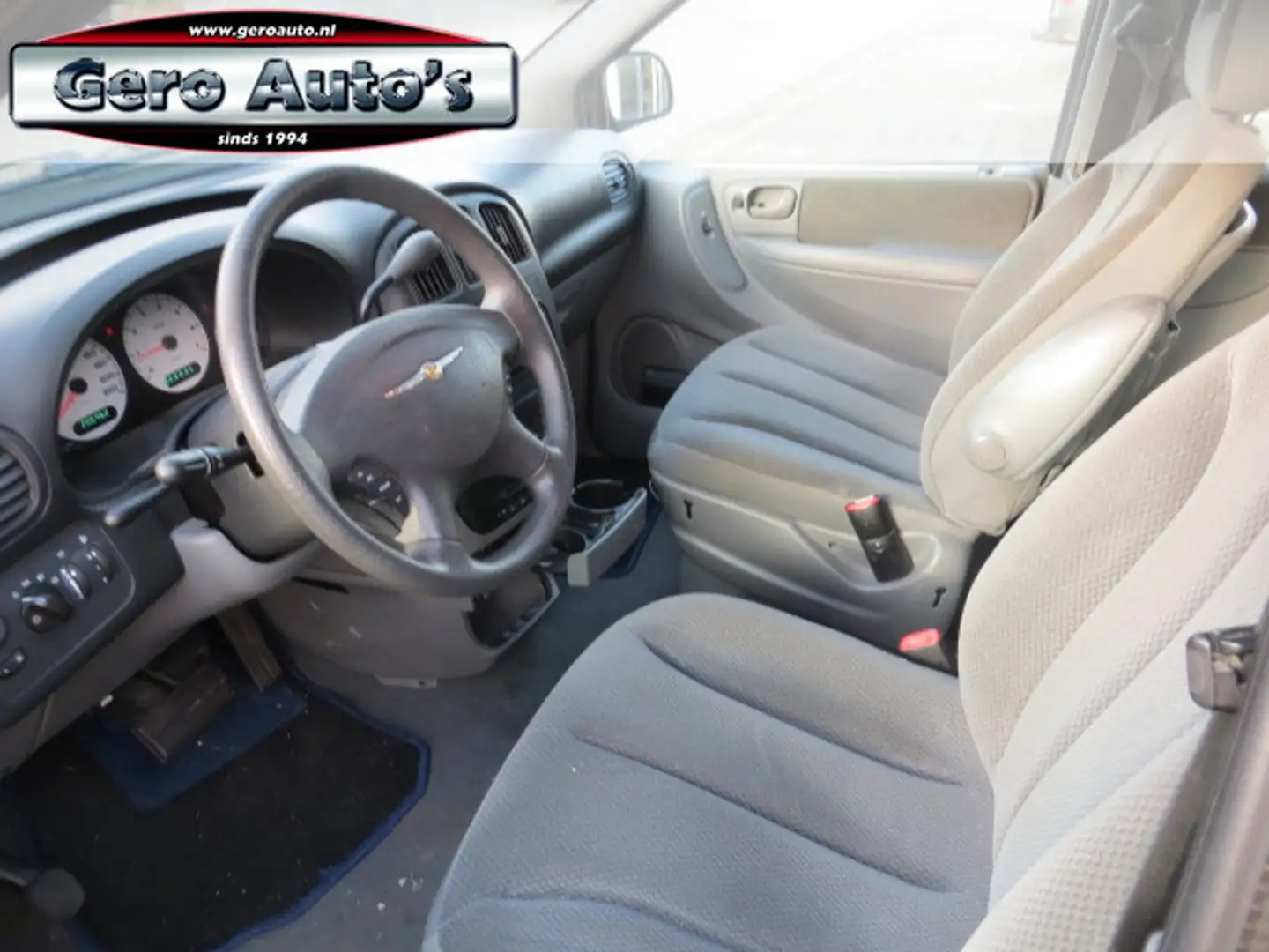 Chrysler Voyager 3.3i V6 SE Luxe automaat 6 persoons Gris - 2