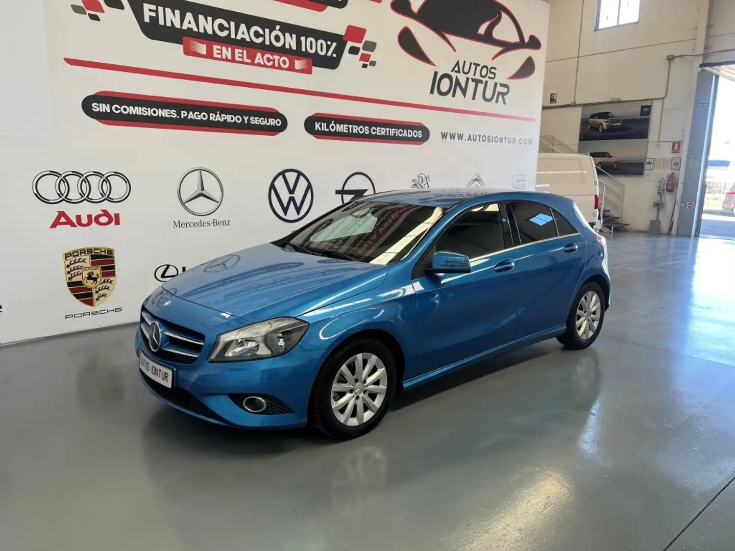 Mercedes-Benz A 180 BE Style Blauw - 1
