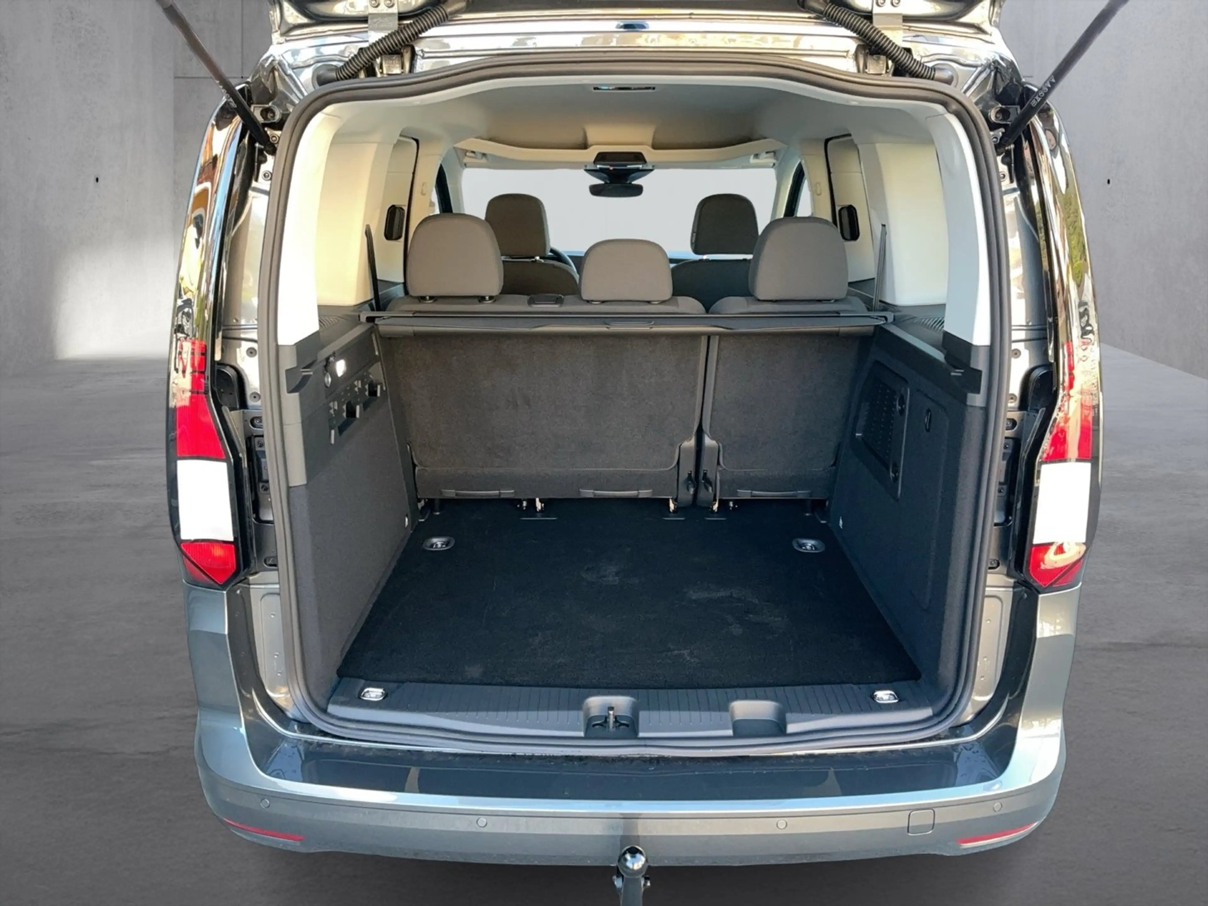 Volkswagen Caddy eHybrid 110 kW — photo 11