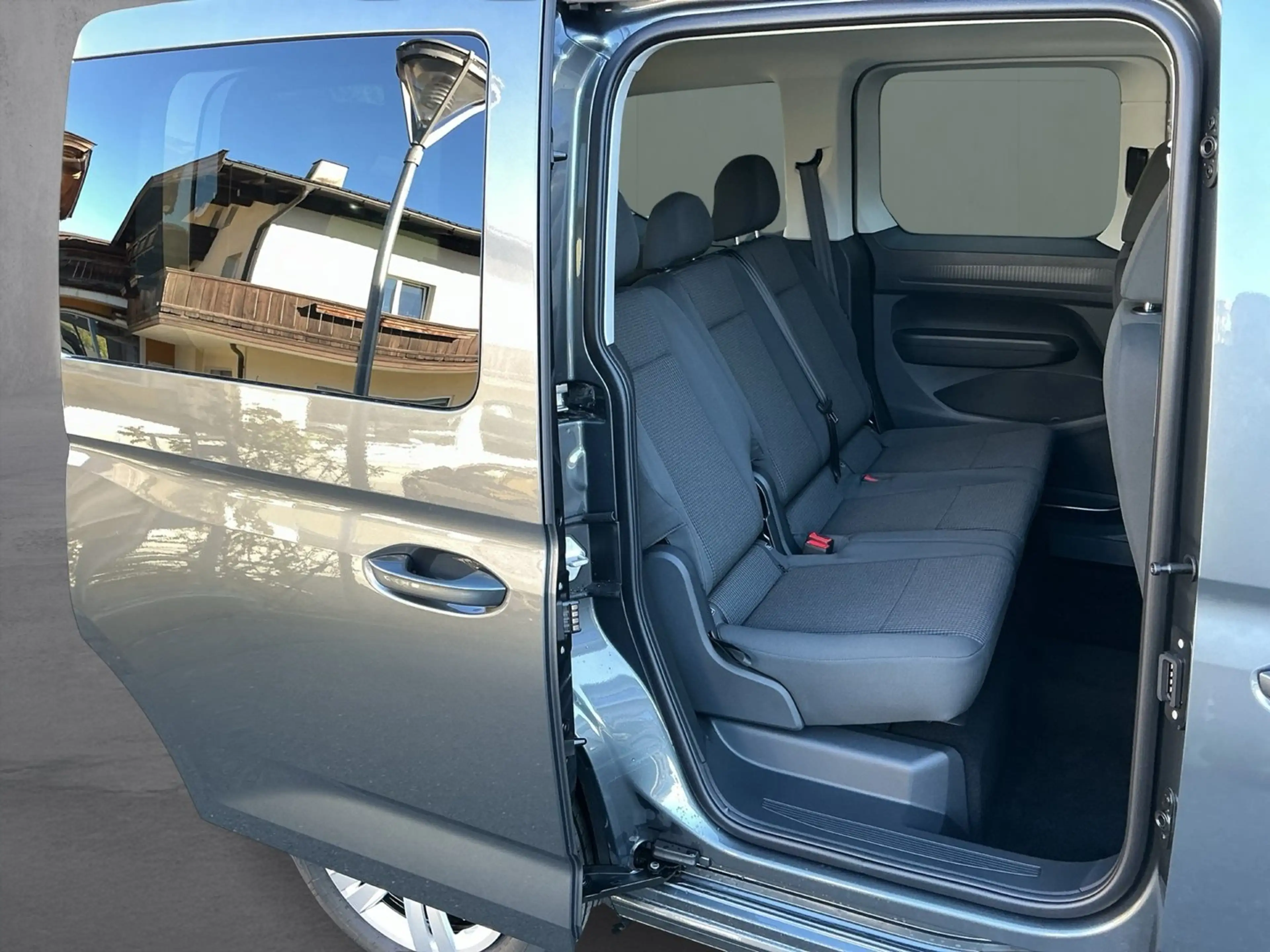 Volkswagen Caddy eHybrid 110 kW — photo 14
