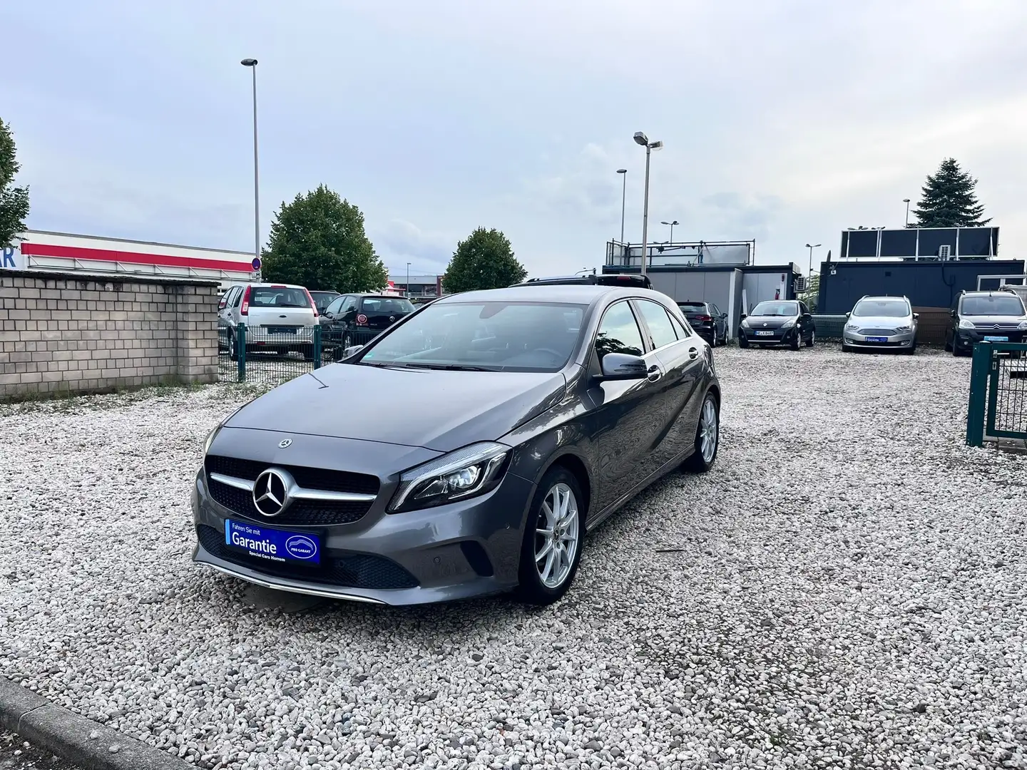 Mercedes-Benz A 200 A 200 BlueEfficiency Aus 1 Hand 12 Monate Garantie Grau - 1