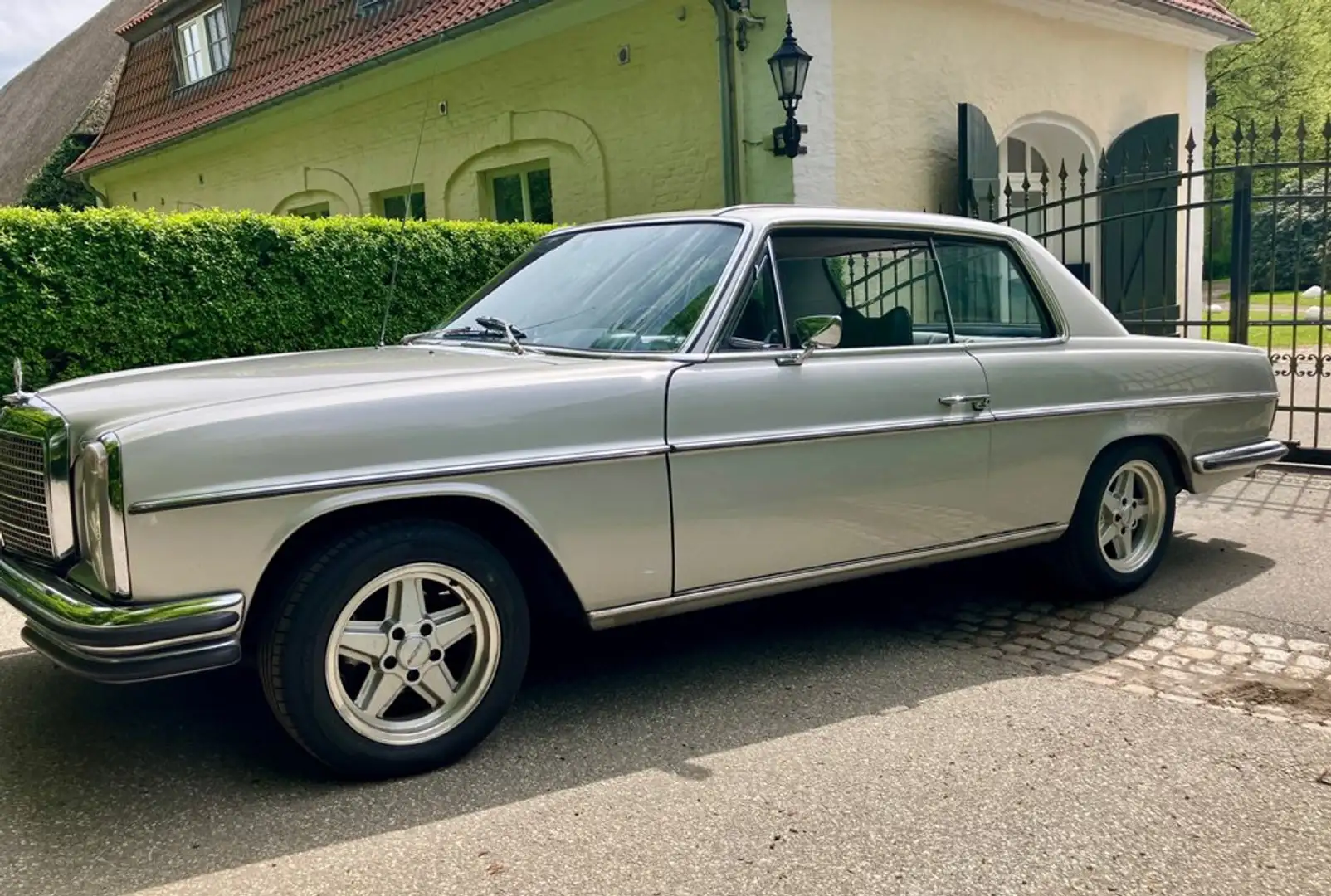Mercedes-Benz 250 CE / 8 dt.Fzg. sehr schöner Zustand Срібний - 1