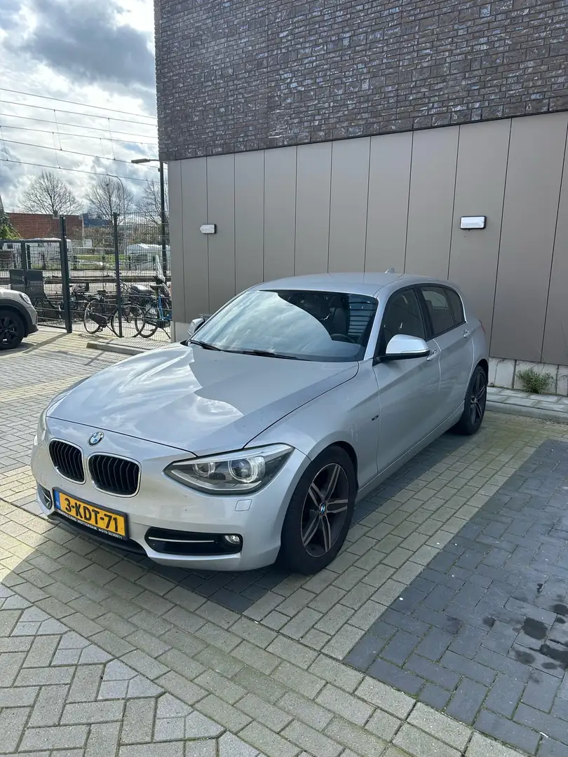 BMW 114 114i Sport Line Plateado - 2