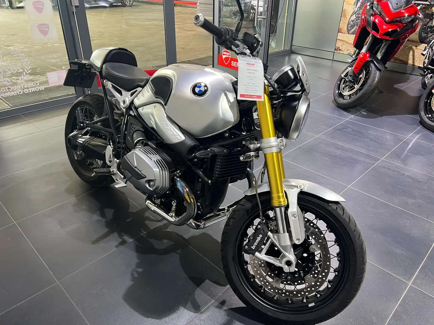BMW R nineT Plateado - 2