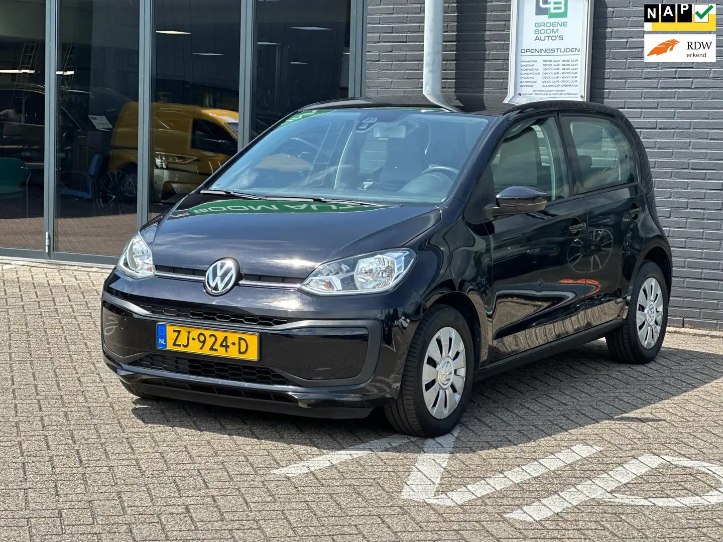 Volkswagen up! 1.0 BMT move up!/2E EIG/PDC/CRUISCONTROL/NAP!! Zwart - 1